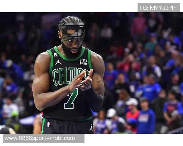 杰伦布朗首节火力全开半场表现出色砍下16分助球队稳住局势 杰伦布朗首节火力全开半场表现出色砍下16分助球队稳住局势